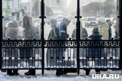 Местные жители ждут более часа приезда автобуса