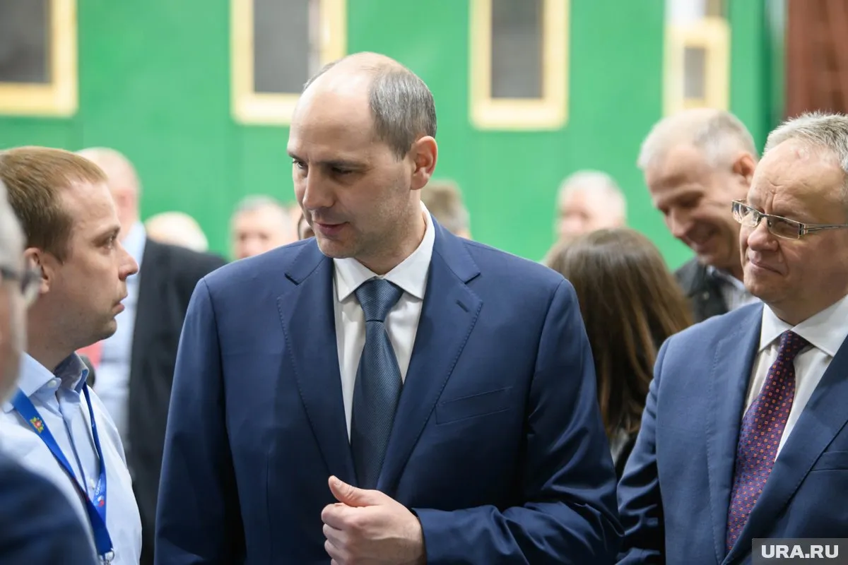 Денис Паслер продолжает быть в центре внимания