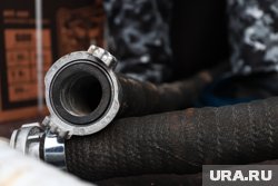 Пожар охватил пятый этаж завода