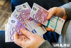 Валюту скупают для отдыха