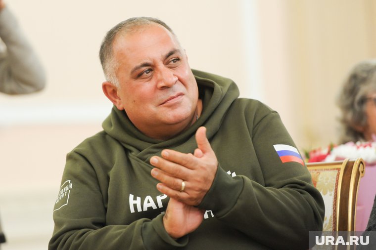 Карен Даллакян накормил африканцев солдатской кашей