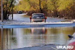Из-за частичного подтопления дорог, добраться до деревень можно только в объезд – через Красную горку