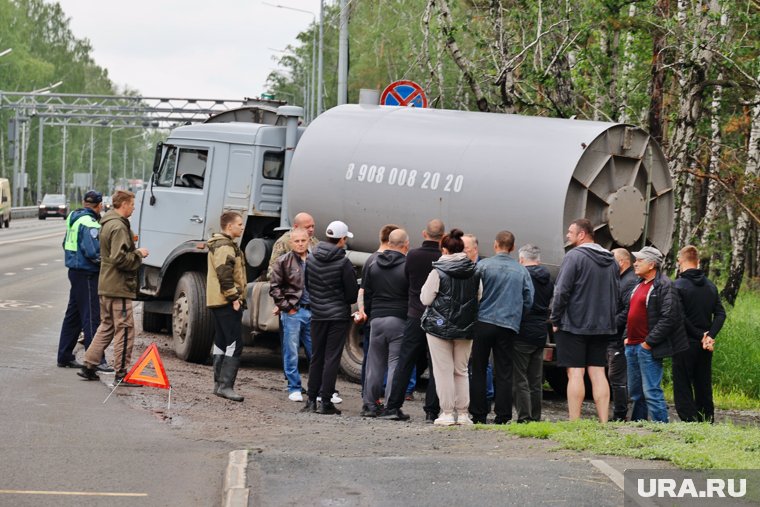 Курганские водители после митинга пишут обращение депутату ГД Леонову