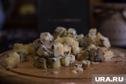 Запрещенный сыр надзорные органы выявили в Челябинске на рынке