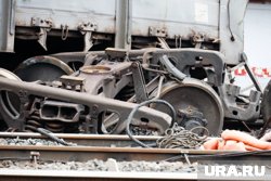 Три вагона поезда сошли с рельсов в Ленобласти