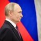 Новые полномочия приставов и цифровизация маткапитала: какие законы подписал Путин 7 июня