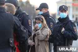 Полицейские задержали 17-летнюю девушку при попытке сбыть наркотики (фото из архива)