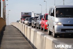 Курганцы стоят в пробке на Чеховском мосту (архивное фото)