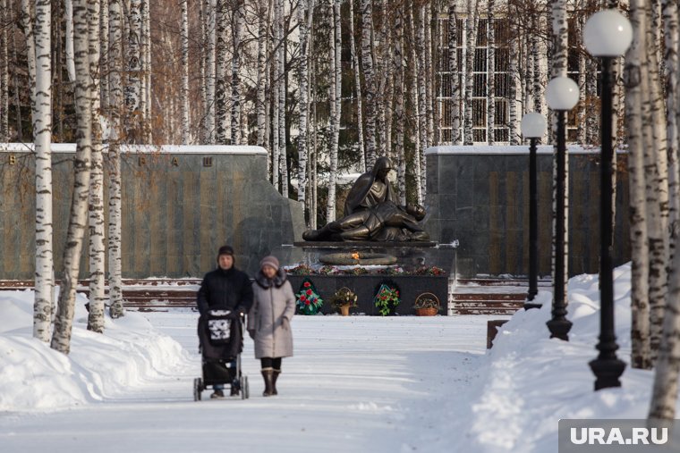 Косметический ремонт памятников и Парка Победы в Ханты-Мансийске закончат до конца апреля