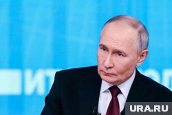 Путин попросил Медведева зайти к нему, покидая трибуну на заседании ГП