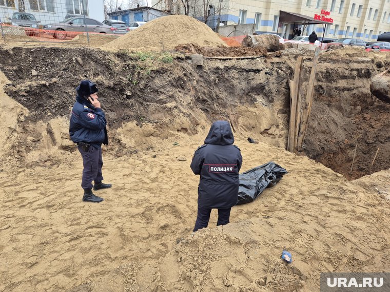 Рабочий погиб под завалом грунта при обрушении стенки траншеи