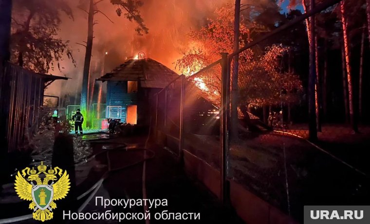 На месте работали более 30 спасателей, рассказал мэр Кудрявцев