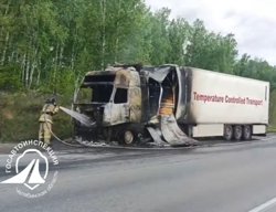 Полностью сгорела кабина фуры и часть прицепа с товаром