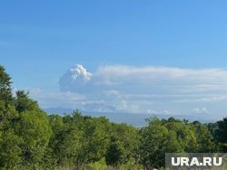 Вулкан выбросил пепел на высоту пять-шесть километров над уровнем моря