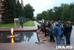 Акция «Вахта памяти. Вечный огонь» в Александровском саду с возложением цветов к Могиле Неизвестного Солдата