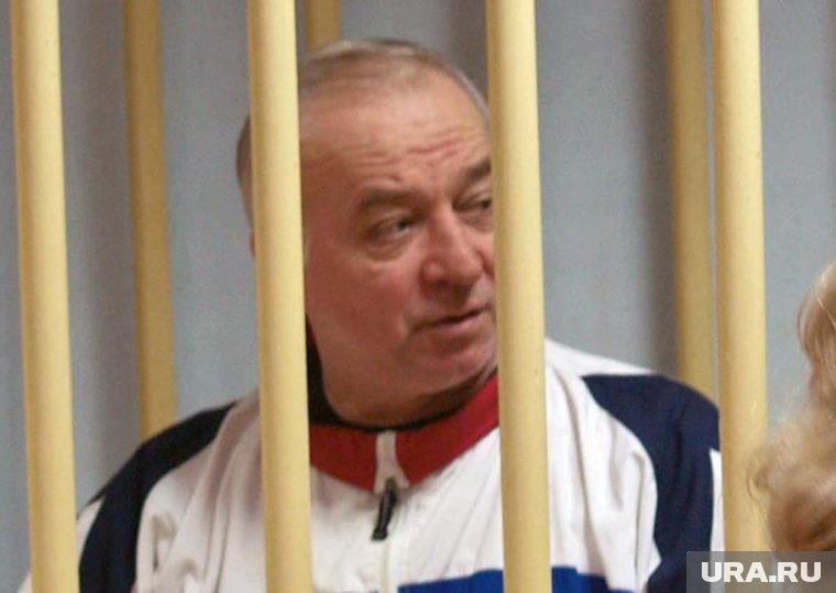 Московский окружной военный суд приговорил Сергея Скрипаля к 13 годам лишения свободы за шпионаж в 2006 году