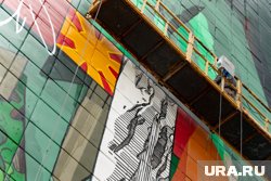 Мурал с природой Урала на улице Революции завершен