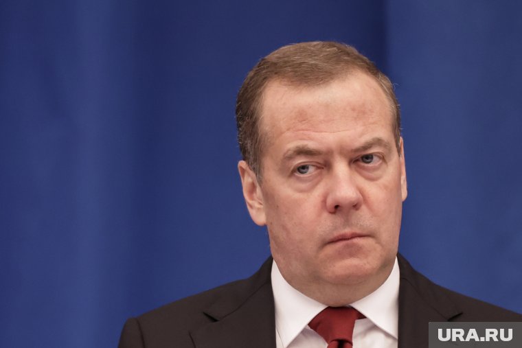 Медведев поздравил россиян с Днем русского языка, представив фрагмент произведения Гоголя на современном языке