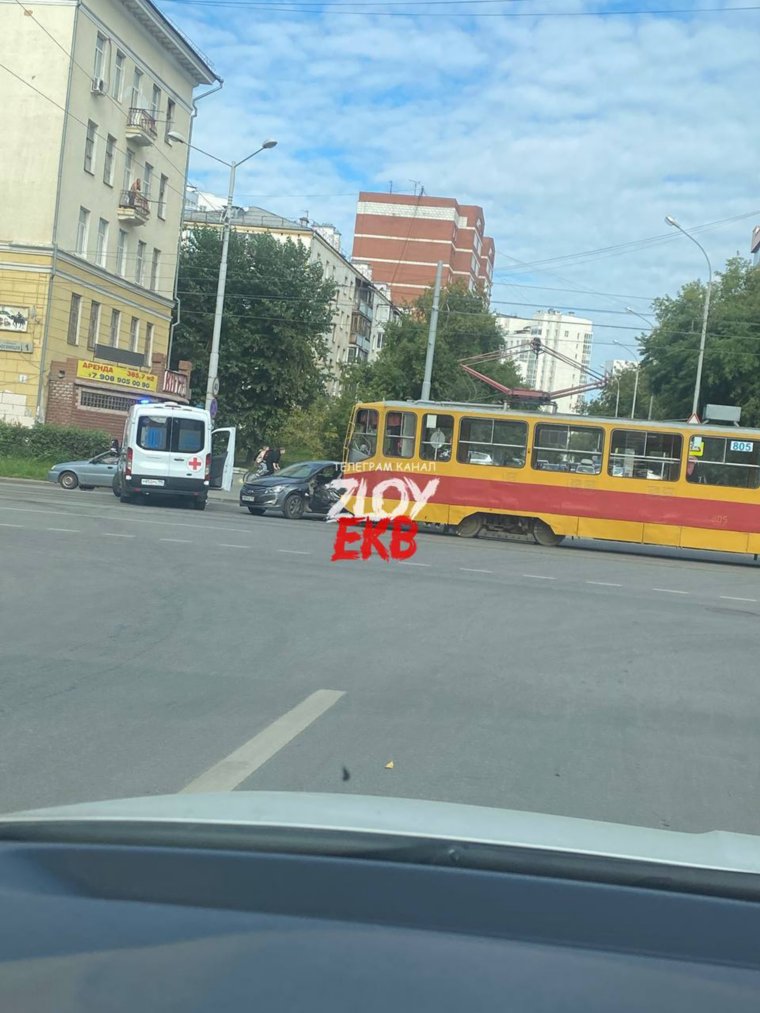 На улице Челюскинцев образовалась пробка