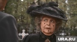 На сцене актрисе особенно убедительно удавалось сыграть сильных и властных героинь
