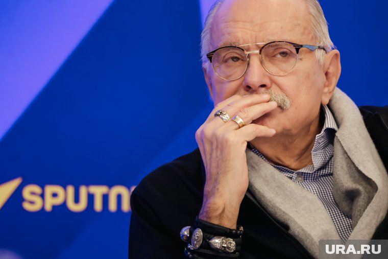 Михалков возьмет Ефремова на работу в театр «Мастерская 12»