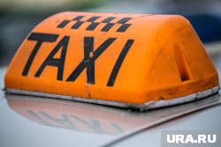 Водители такси обсуждают между собой состояние и внешний вид пассажиров