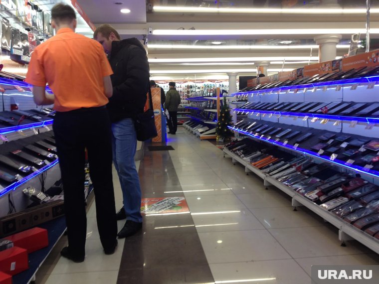 В магазине бытовой техники в среднем платят 69 380 рублей 