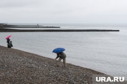 Из-за непогоды в Сочи временно закрыли все пляжи, сообщили в пресс-службе администрации города