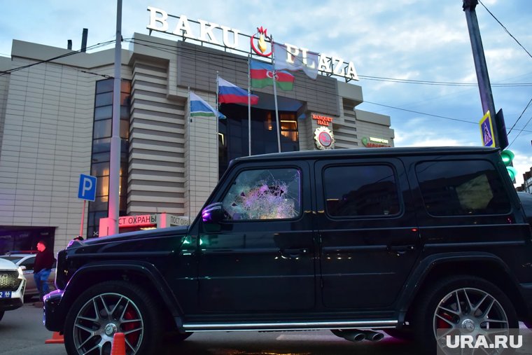 Шыхлински задержали в черном Mercedes у Baku Plaza