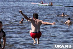 Челябинцам можно спасаться от зноя у водоемов (архивное фото)
