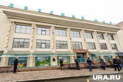 В городе приведут в порядок фасад и крышу здания, расположенного напротив «Детского мира»