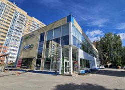 Общая площадь объекта составляет 1402,9 квадратных метра