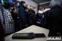 Досмотр на входе в школу делают выборочно и только если человек на это согласится