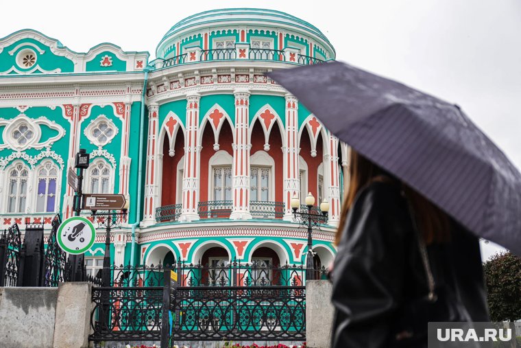 Дом Севастьянова привлекает своим внешним видом туристов