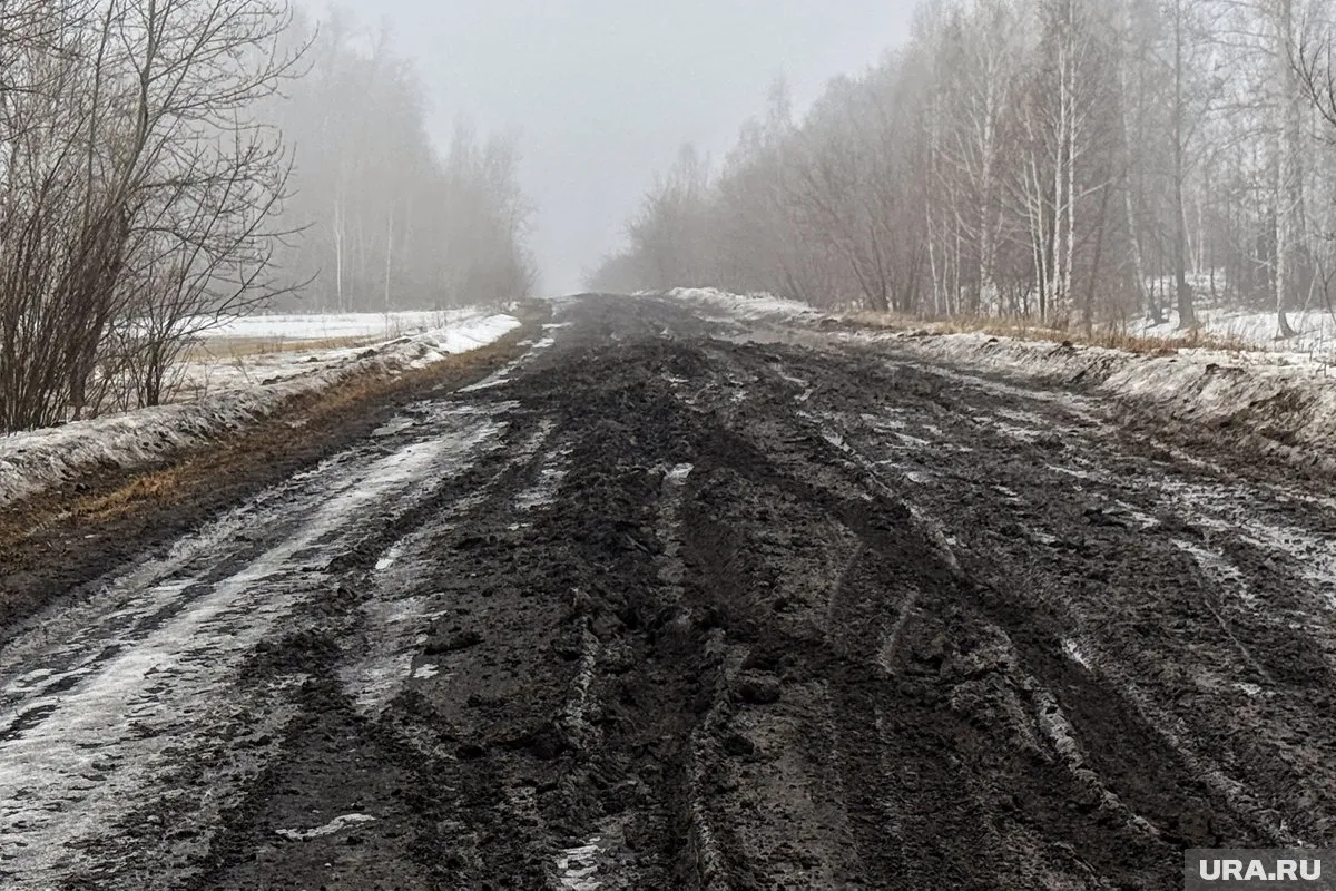 Паводок размыл дорогу, ведущую к деревне Орловка
