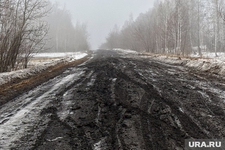 Паводок размыл дорогу, ведущую к деревне Орловка