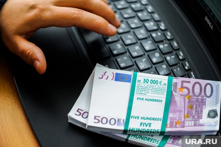 Журналистам из России и Белоруссии пообещали миллионы евро