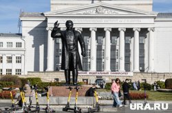 Движение авто, проходящее через скверы площади Кирова ограничат 