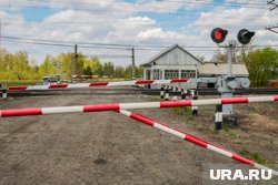 В рабочем поселке Варгаши временно перекроют один из железнодорожных переездов