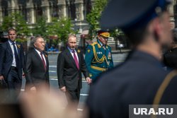 Владимир Путин принимает участие в Параде Победы (архивное фото)
