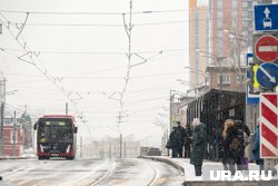 За езду по полосе, предназначенной для маршрутных транспортных средств, штраф составит 2250 рублей