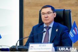 Секретарь генсовета ЕР Владимир Якушев прилетел в Курган на форум муниципальных депутатов