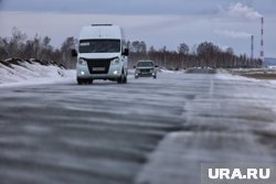 Полиция перекрыла дороги из-за метели в Югре