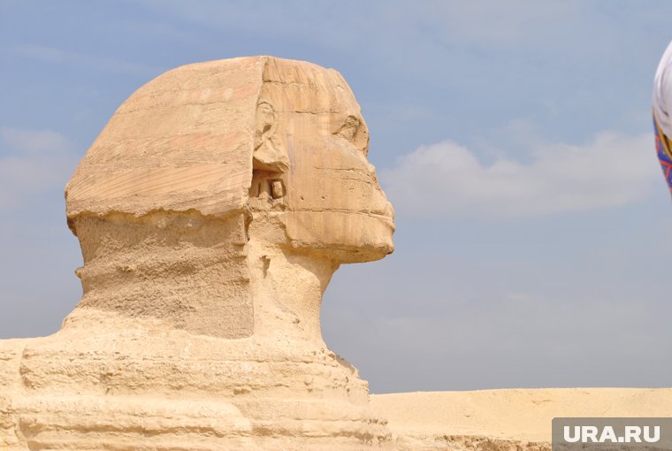 В аэропорту Шарм-эш-Шейха рекламный щит рухнул на граждан Казахстана