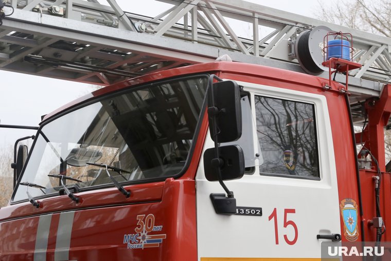 Для тушения пожара были привлечены 14 пожарных и 5 единиц техники