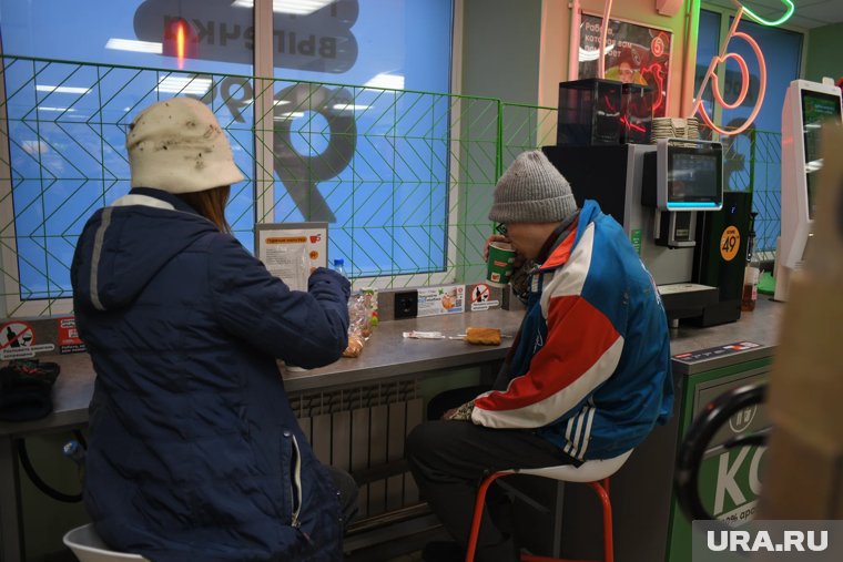 В магазинах с нами охотно делились продуктами