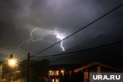 Очевидцы говорят, что дождь прекратился только в семь утра 