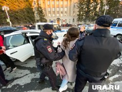 В Новом Уренгое полиция применила физическую силу, в ответ на сопротивление женщины