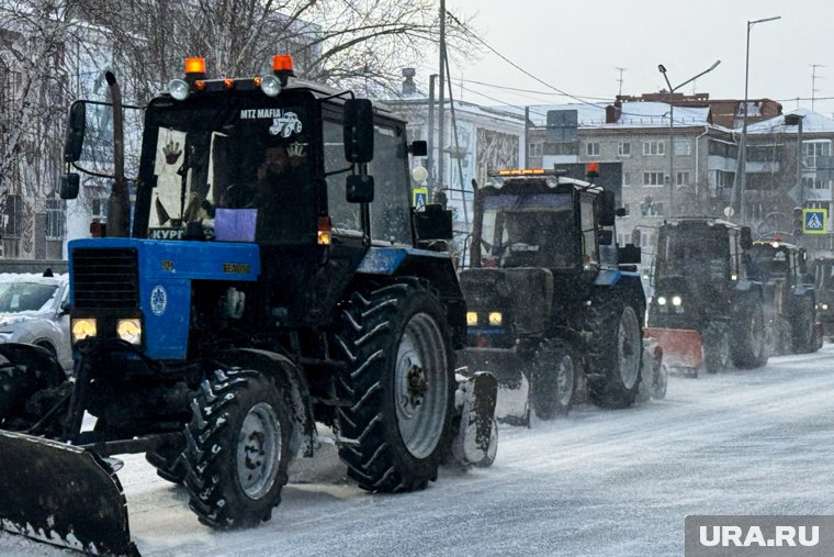 В ряде городов Ямала коммунальщики не справляются с выпавшим снегом (архивное фото)