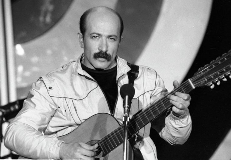 Розенбаум начал выступать сольно в 1983 году